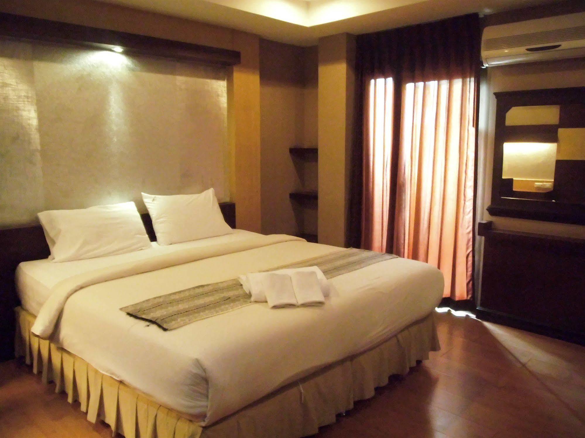 Baan Chalelarn Hotel Hua Hin Exterior photo
